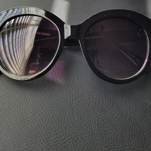 Steve Madden Black Round Sunglasses